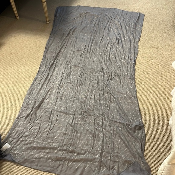 Large scarf / wrap - Picture 1 of 3